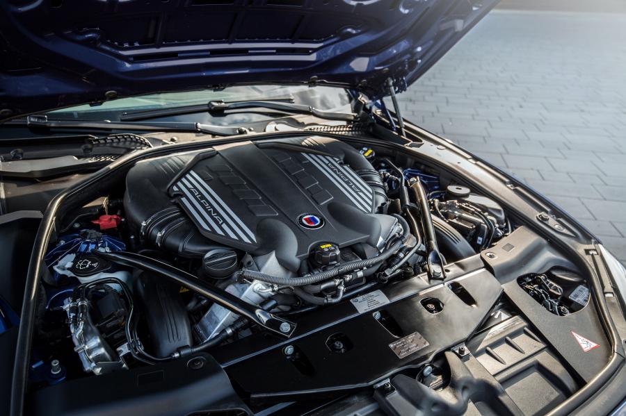 Моторный отсек Alpina B6 Bi-Turbo Cabrio Edition 50 (F12) 2015 года  (фото 26 из 26)